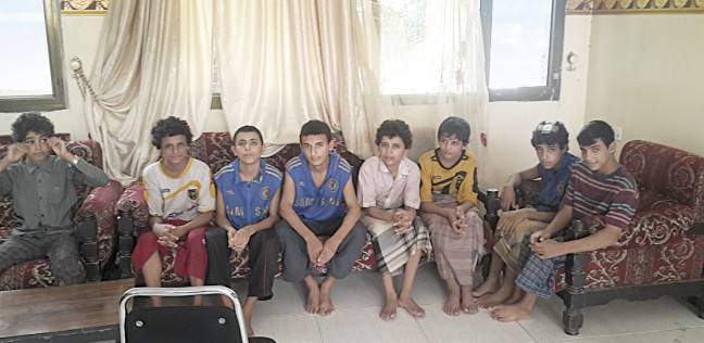 العثور على أطفال وفتيات في معسكر العمري بعد تحريره من الانقلابيين بتعز