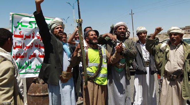 بالصور .. مرجعيات دينية حوثية تشارك في التحريض الطائفي ضد اليمنيين في الجبهات