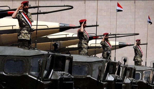 صواريخ سكود في استعراض عسكري في العاصمة صنعاء