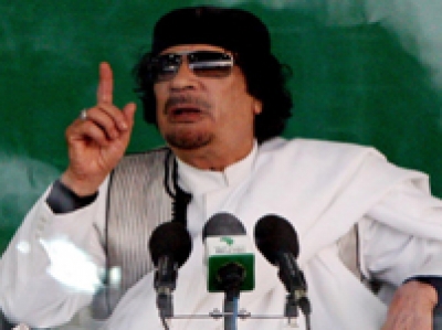 القذافي قاد بنفسه مظاهرات ضده شخصياً وسط هتافات\