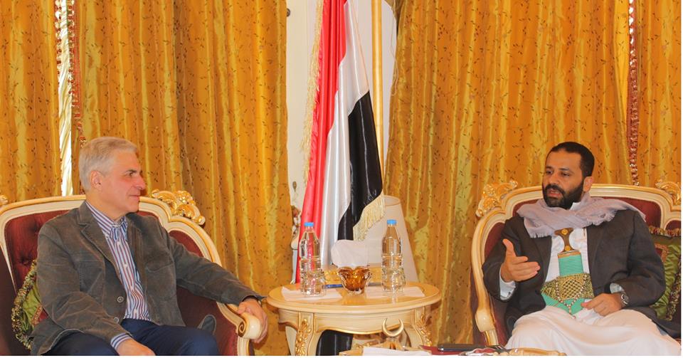 حميد الأحمر يستقبل السفير الروسي بصنعاء ويبحث معه مستجدات الاوضاع في اليمن