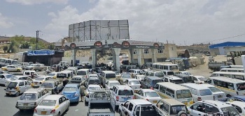 رفع البنزين 37% يثير المخاوف من «ثورة وقود» في اليمن