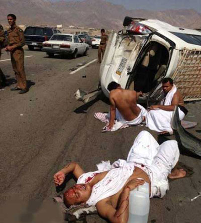 إصابة ثمانية معتمرين يمنيين في حادث مروري بالسعودية