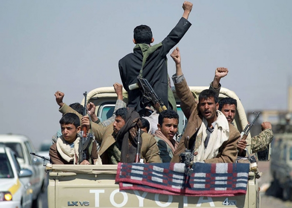 مسلحو الحوثي يختطفون 6 مواطنين من همدان ويقتادونهم إلى جهة مجهولة