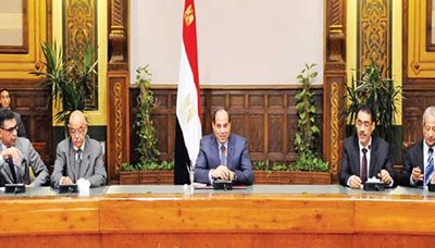الرئيس المصري يشيد بقرار الحكومة اليمنية رفع الدعم عن المشتقات النفطية