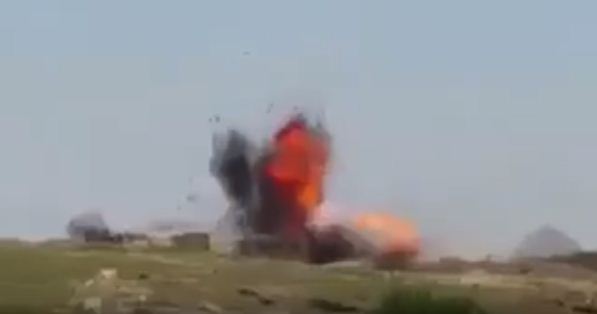 شاهد .. طيران التحالف يدمر صاروخ بالستي بصنعاء قبل إطلاقه بلحظات (فيديو)