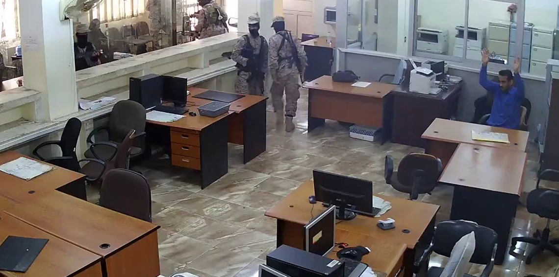 مسلحون ينفذون سطوًا مسلحًا على مصرف الكريمي بمدينة تريم حضرموت