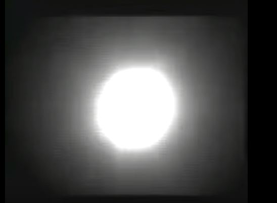 بالفيديو: تصوير واضح لاطلاق صاروخ دفاعي وتفجير صاروخ باليستي في سماء نجران