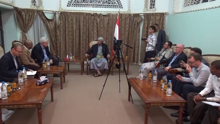 بعد منعه من دخول تعز ... وكيل أمين عام الأمم المتحدة يلتقي محافظ إب المعين من قبل الحوثيين