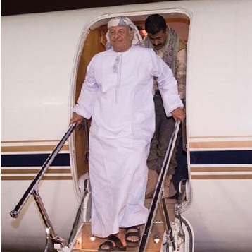 سلطنة عٌمان توضح سر ارتداء الرئيس هادي للزي العماني والساعات التي سبق وصوله للسعودية؟