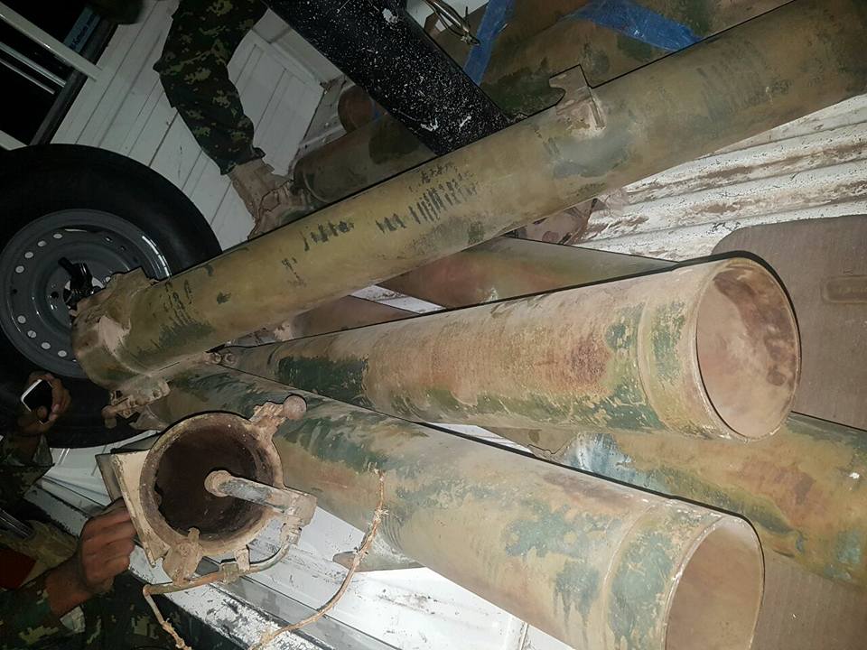 أمن عدن يعثر على منصات لإطلاق صواريخ الكاتيوشا بحي المنصورة (صور)