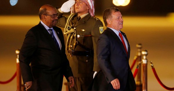 متحدياً نداءات توقيفه.. «البشير» يصل إلى الأردن للمشاركة بالقمة العربية
