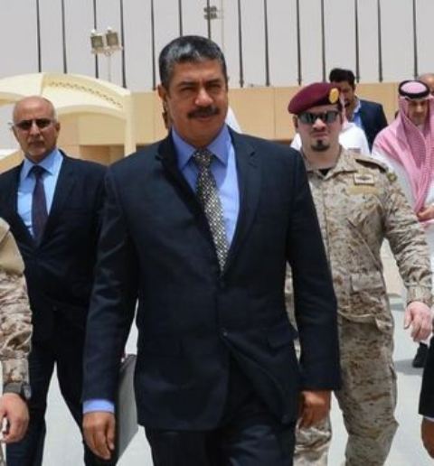 بحاح يصل إلى الدوحة لبحث آخر التطورات في اليمن