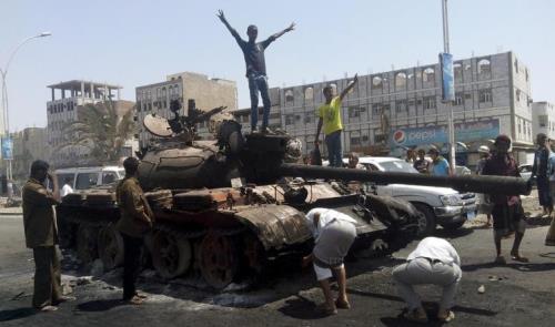 تقدم للحوثيين في عدن وسقوط 19 قتيلا وجرح 200 في المعارك