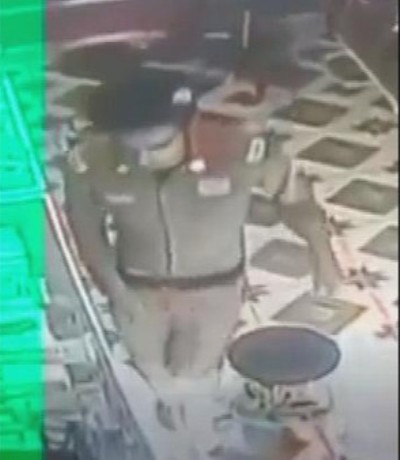السعودية.. القبض على رجل أمن ظهر بفيديو وهو يسرق جوال