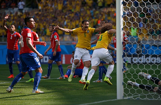 مونديال البرازيل 2014: انتهاء مباراة البرازيل وتشيلي بالتعادل 1-1 والاحتكام الى الاشواط الاضافيه