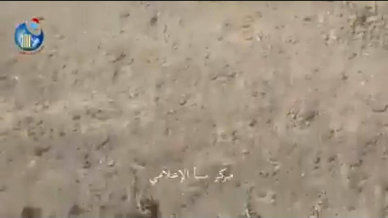 على طريقة  أفلام «هوليود» ..شاهد لحظة اقتحام الجيش موقعا للحوثيين في «جبل هيلان» بمأرب (فيديو)