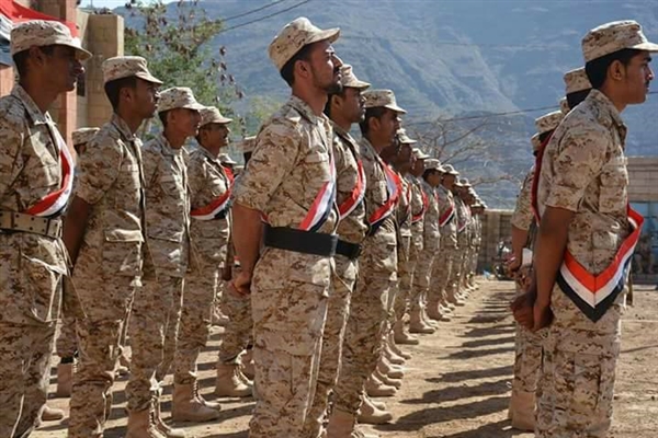 قائد العمليات المشتركة يتفقد قوات مكافحة الإرهاب والشرطة العسكرية وحماية المنشأة في عدن