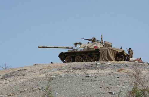 دبابة تابعة للمنطقة العسكرية الرابعة في أحد مناطق محافظة أبين أث