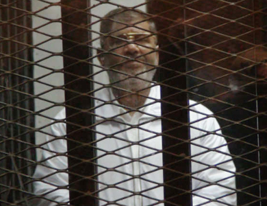 حبس مرسي 15 يوما على ذمة اتهامه بتسريب وثائق أمن قومي إلى قطر