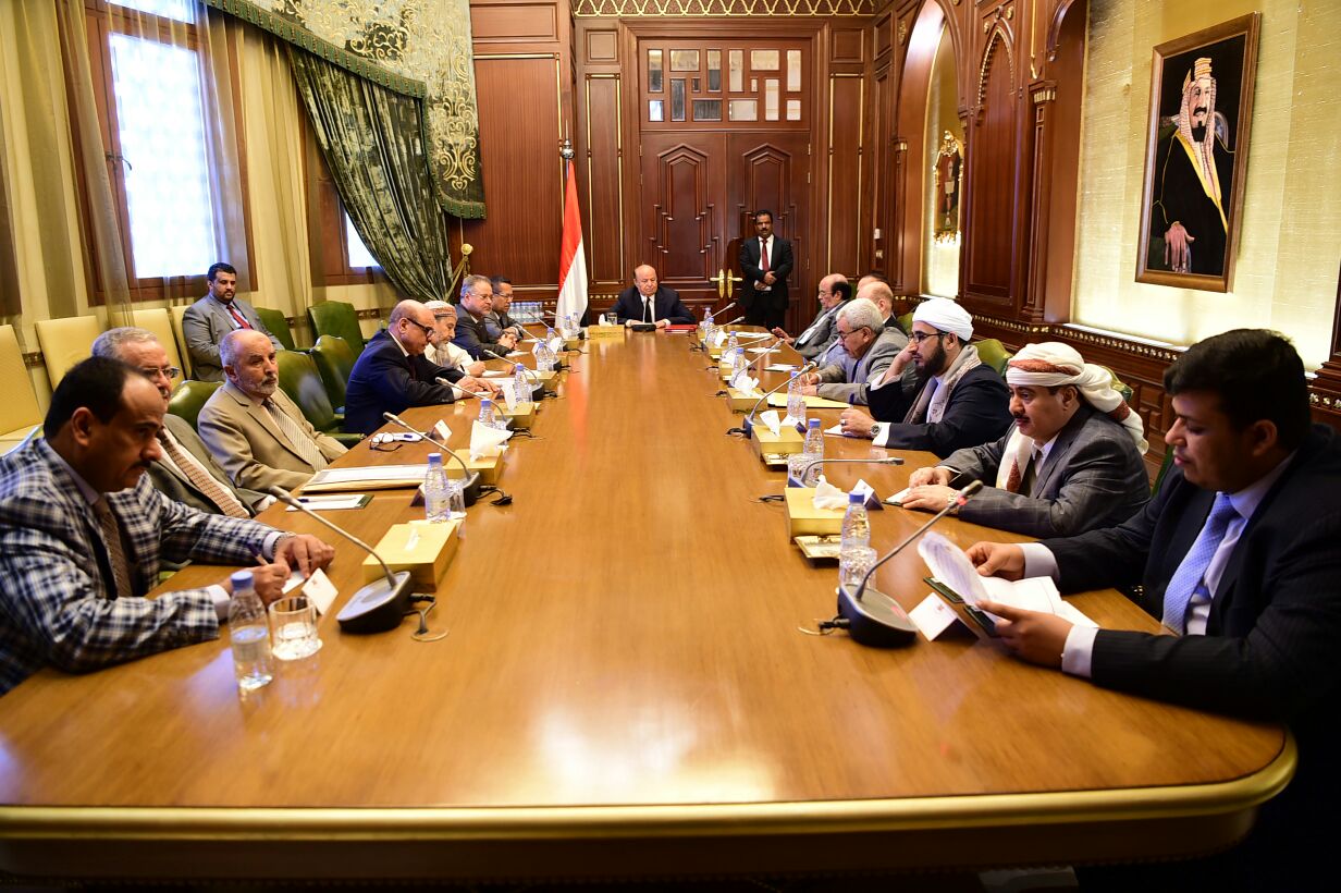 الرئيس هادي: حريصون على السلام والاستقرار المرتكز على المرجعيات المتفق عليها