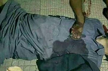 الحوثيون ينشرون صورة وهم يدوسون ويمثلون بجثة القيادي المؤتمر خالد الرضي