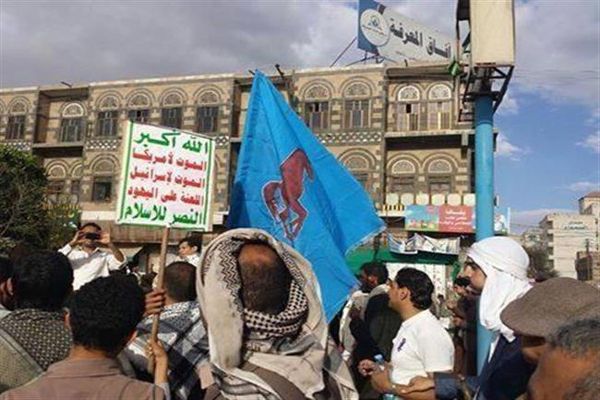 قيادي حوثي يطالب حزب المؤتمر بصنعاء بصرف رواتب الموظفين قبل العيد