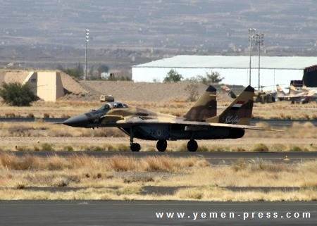 طائرة حربية تابعة للسلاح الجو اليمني في مطار صنعاء الدولي
