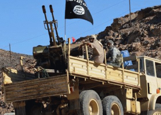 «غنائم» القاعدة في اليمن: سلاح ثقيل يهدّد الدولة