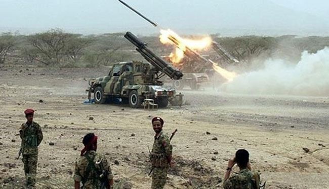 الحوثيون يقولون إنهم استهدفوا بالصواريخ زوارق تابعة للتحالف في ذباب بتعز