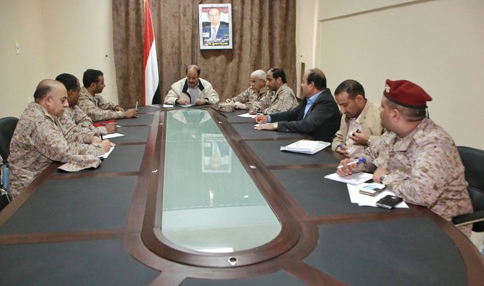 الفريق علي محسن صالح يلتقي قائد المنطقة العسكرية الأولى ولجنة الدور والتسليم