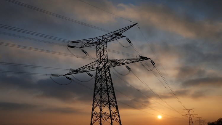 وزيرا الطاقة السعودي واليمني يبحثان الربط بين شبكتي كهرباء البلدين
