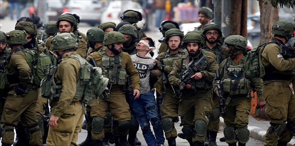 بالصور.. إسرائيل تفرج عن الفتى فوزي الجنيدي.. وهذه تفاصيل اعتقاله وتعذيبه