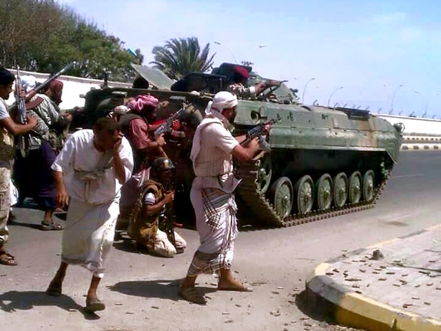 اللجان الشعبية تدحر الميليشيات الحوثية بمحافظة عدن