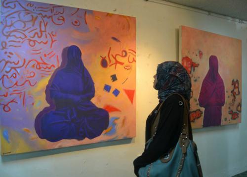 التقاليد تكبّل الفنانات اليمنيات