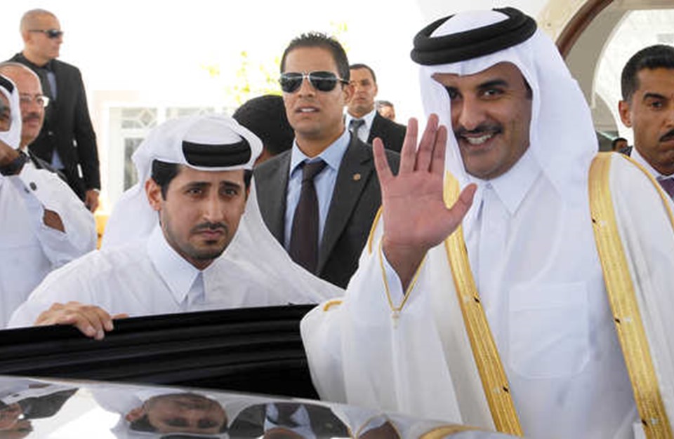 تلميحات ساخنة من أمير قطر تدفع السيسي للانسحاب (شاهد)