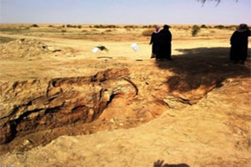 العثور على جثة شخص مدفونة في الرمال بمديرية بيحان بشبوة