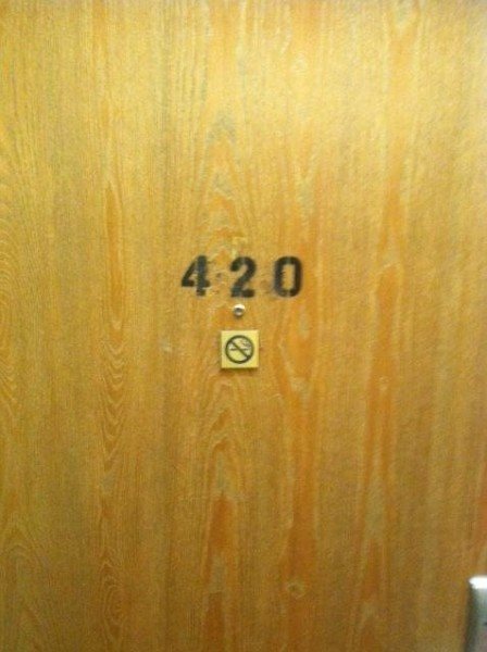 ما سرّ غياب رقم الغرفة «420» في الفنادق؟ (صور)