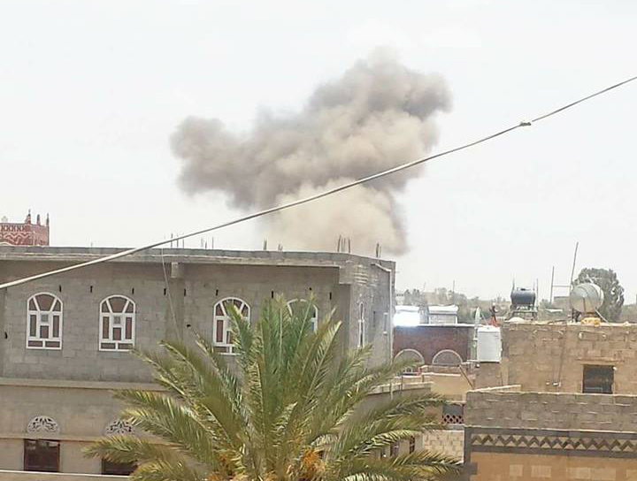 طيران التحالف يقصف معسكر الصيانة وسط العاصمة صنعاء