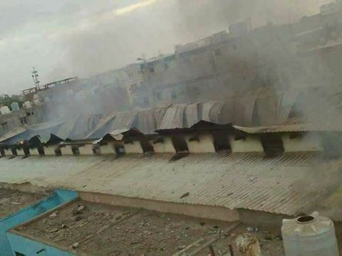 حريق يلتهم مقر «التجمع اليمني للإصلاح» في لحج جنوبي اليمن (فيديو)
