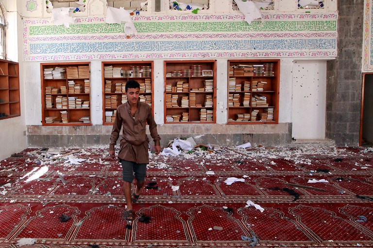 الاضرار التالية انفجار قنبلة في مسجد بدر في جنوب صنعاء 20 مارس 2