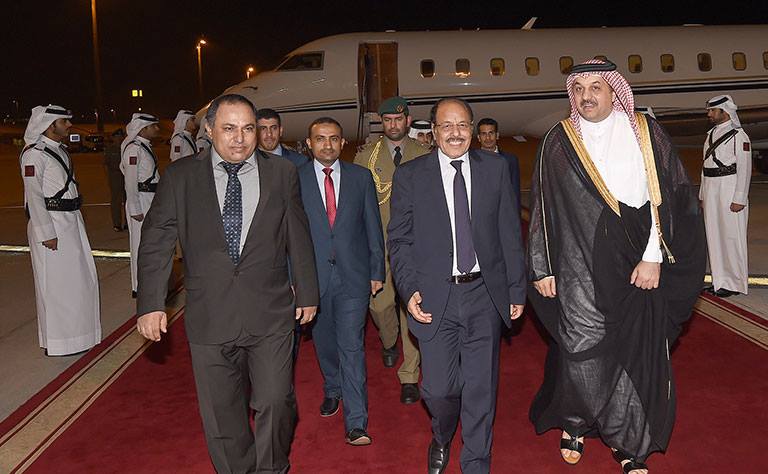 الفريق علي محسن نائب رئيس الجمهورية يصل إلى العاصمة القطرية الدوحة (صور)