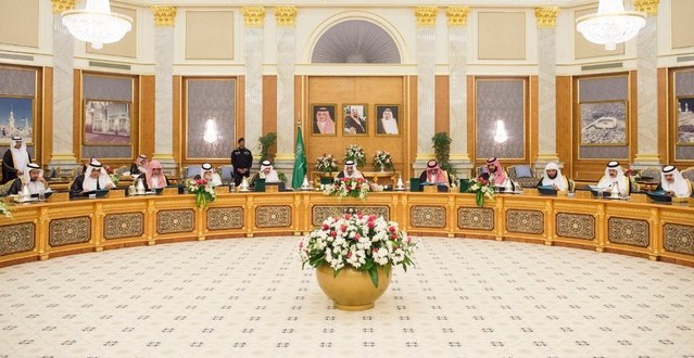 مجلس الوزراء السعودي يستنكر تفجير عدن ويرحب بنتائج اجتماع جدة بشأن اليمن