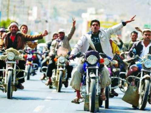 مسيرة لسائقي الدراجات النارية احتجاجاً على منع حركتهم بالعاصمة صنعاء لمدة أسبوعين