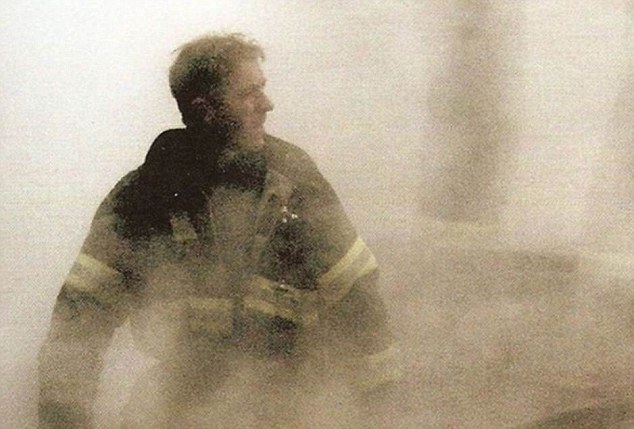 «شاهد» بعد 16 عاماً .. هجمات 11 سبتمبر تقتل رجل الإطفاء الأول في أمريكا