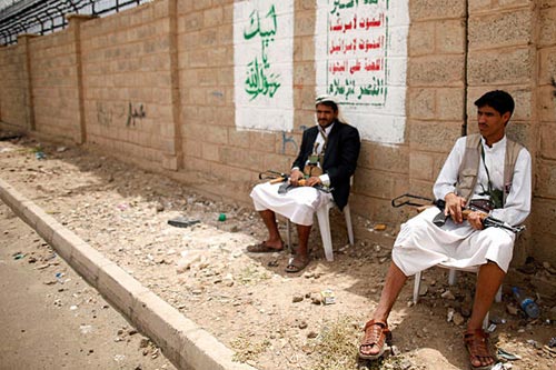 الحوثيون يغلقون مدارس صعدة ويجبرون المعلمين والطلاب على زيارة قبورهم