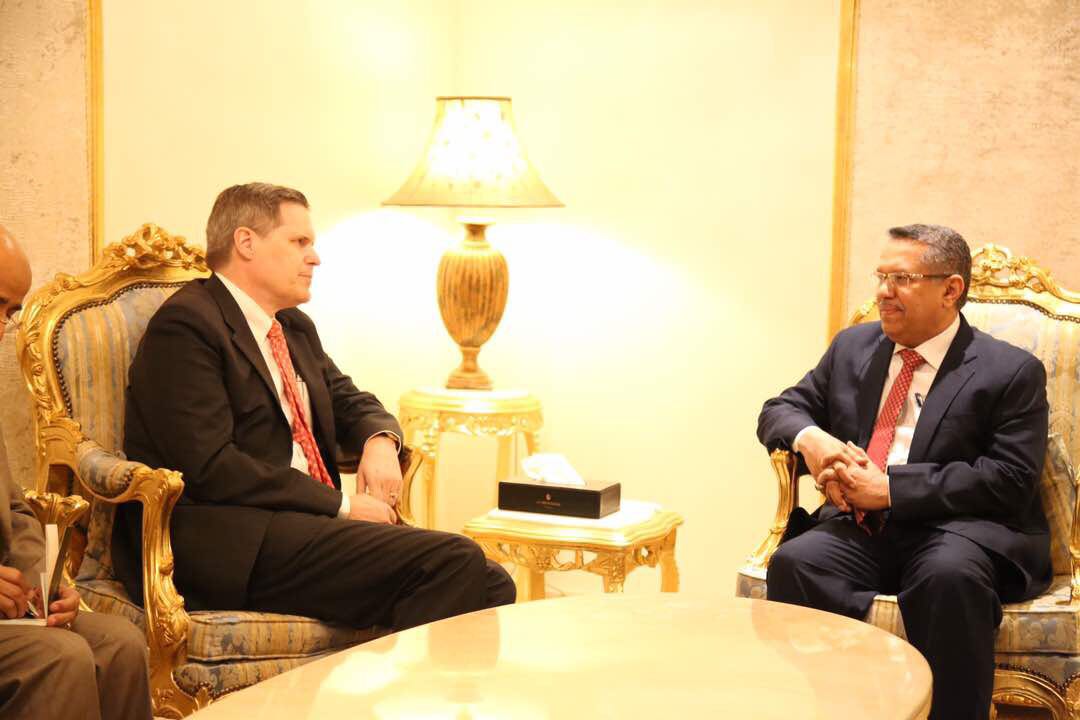 بن دغر يلتقي السفير الأمريكي لدى اليمن