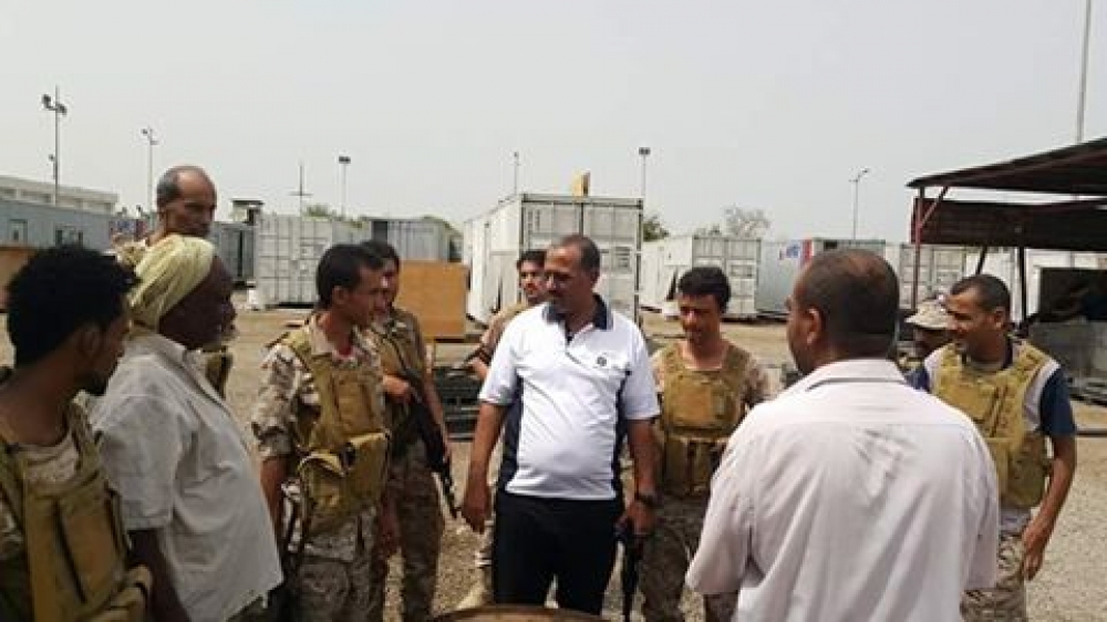  محافظ محافظة عدن يقوم بجولة تفقديه لمحطات توليد في عدن
