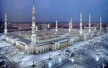 السعودية تشترط موافقة الكفيل لاعتكاف الأجانب ومنهم اليمنيين بالمساجد في رمضان