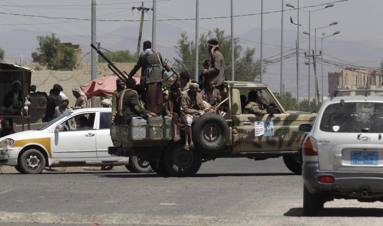 صنعاء: جماعة الحوثي تزود نقاطها بمعدات عسكرية حديثة وتُغلق بعض الشوارع والاحياء بالصبيات